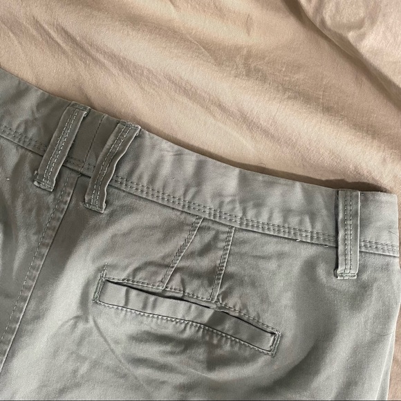 3 for $30 Old Navy Perfect Shorts - Picture 2 of 13